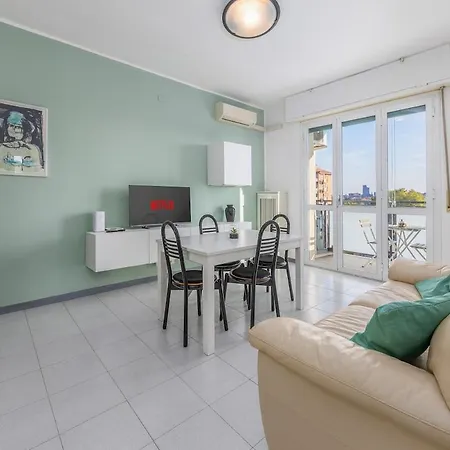 Easy Parking - 5 Min To Metro - Balcony - Quiet דירה *