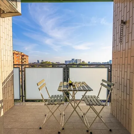 Easy Parking - 5 Min To Metro - Balcony - Quiet דירה מילאנו