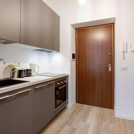Porta Venezia Comfortable شقة *
