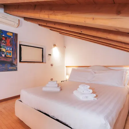 Keys Of Italy - Salutati Stylish Bedroom شقة ميلان