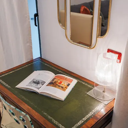 Keys Of Italy - Salutati Stylish Bedroom * ميلان
