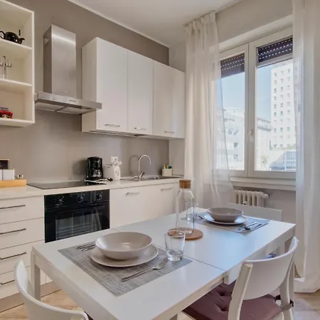 Xenia - Spacious Tworoom In Pt Venezia Milan