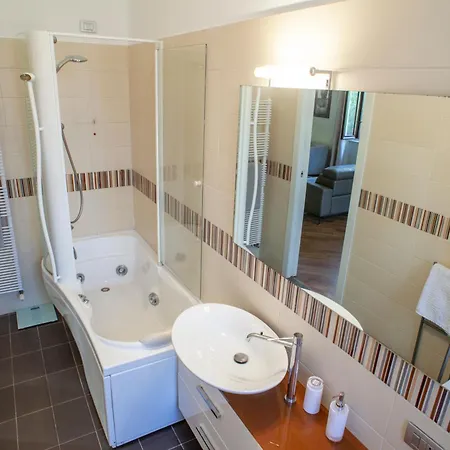 Bright And Comfy In A Beautiful Contemporary Appartamento