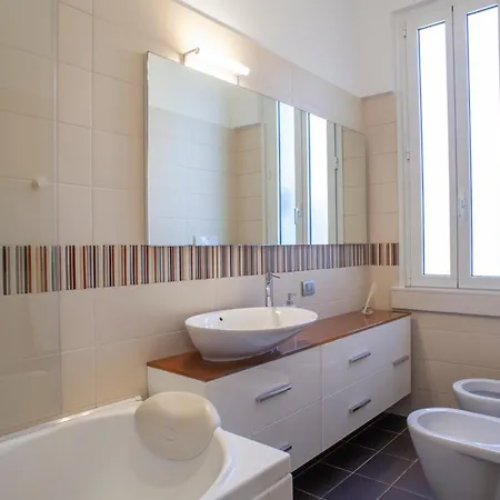 Bright And Comfy In A Beautiful Contemporary Appartamento