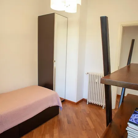 Bright And Comfy In A Beautiful Contemporary *