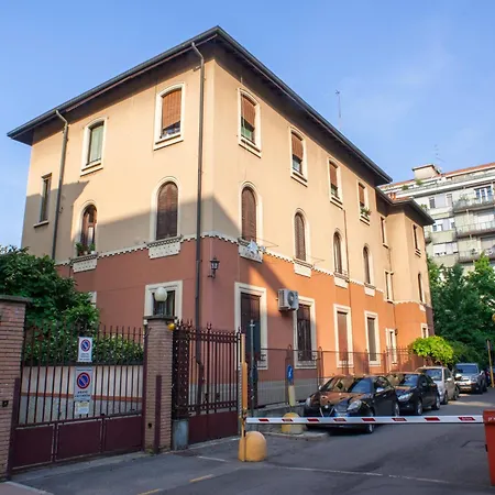 Bright And Comfy In A Beautiful Contemporary Milano