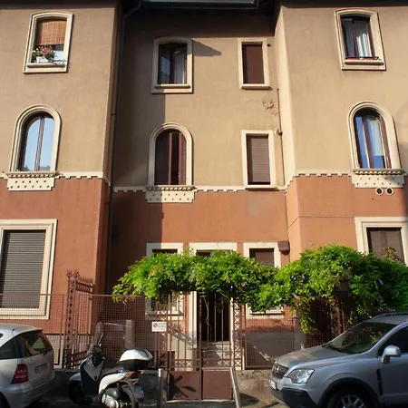 Appartamento Bright And Comfy In A Beautiful Contemporary Milano