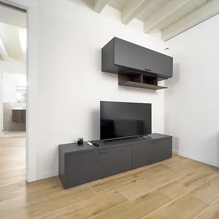 Daire Bright With Terrace And Pool Milano