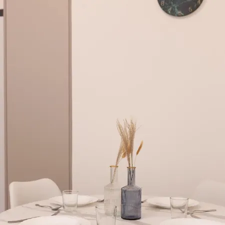 Flower - New Bright In Brera * ميلان