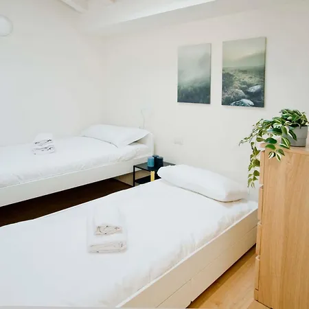 Maffucci 26 - Brand New Flat With Private Parking Spot *