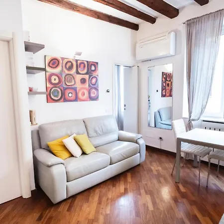 Cosy And Bright Flat In The Heart Of Porta Venezia