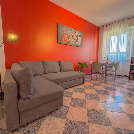 Spacious With Romantic Balcony And 2 Bathrooms *