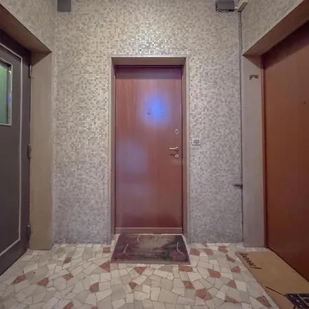Spacious With Romantic Balcony And 2 Bathrooms Apartment *