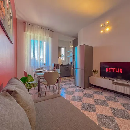 Spacious With Romantic Balcony And 2 Bathrooms Apartment Milan