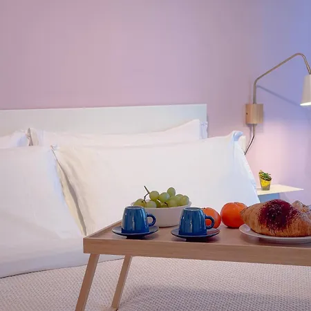 Spacious With Balcony And 2 Bathrooms By Host Hero *