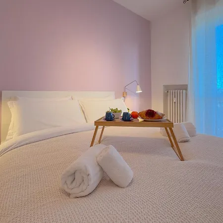 Spacious With Romantic Balcony And 2 Bathrooms Milan