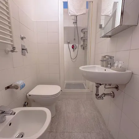 Lägenhet Spacious With Balcony And 2 Bathrooms By Host Hero