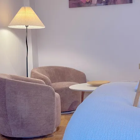 Spacious With Balcony And 2 Bathrooms By Host Hero Lägenhet