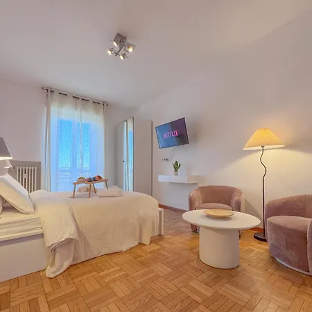 Lägenhet Spacious With Balcony And 2 Bathrooms By Host Hero