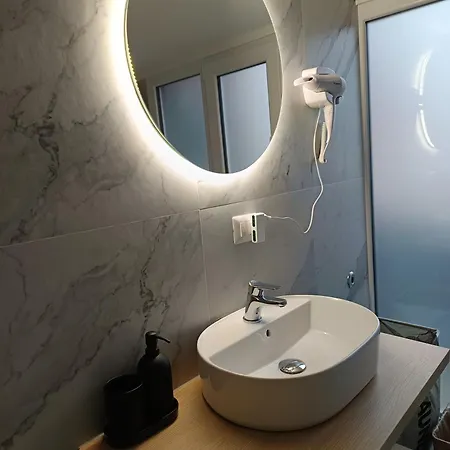 לינה וארוחת בוקר Sky View With Swimming Pool, Ac, Wifi, M2