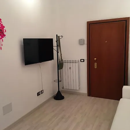 Very Modern And Nice In Close To The Red Metro