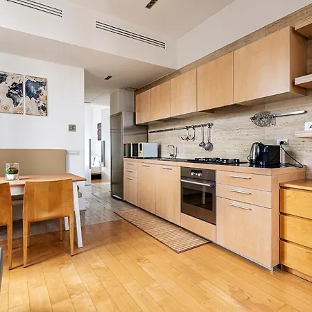 One Bedroom In Brera Daire *