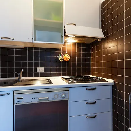 Youhosty - Loreto 1 Bedroom * 밀라노