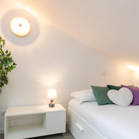 Bright Attic M4 - 2 Bedrooms * Mediolan