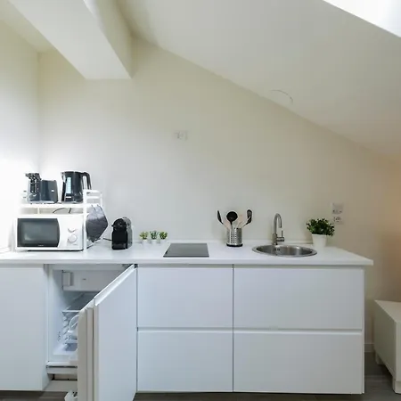 Bright Attic M4 - 2 Bedrooms Apartament