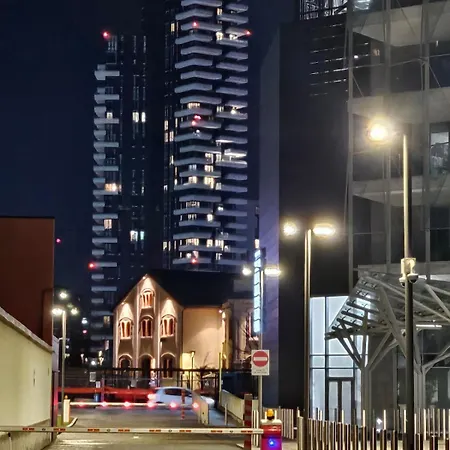 Bilocale Moderno Centrale-isola-garibaldi, 4 Posti, Wifi Veloce, Metro A 2 Minuti
