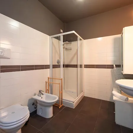 アパート Lovely Two-room In Loreto ミラノ
