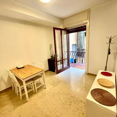 Apartment Downtown Chic - Quiet Retreat With Free Wifi & Air Conditioning Milan