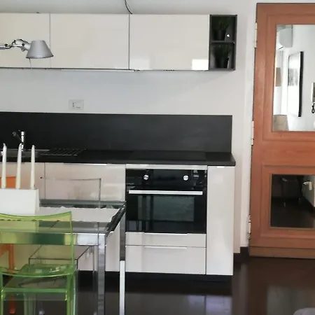 Delightful Two-room In Brera Daire