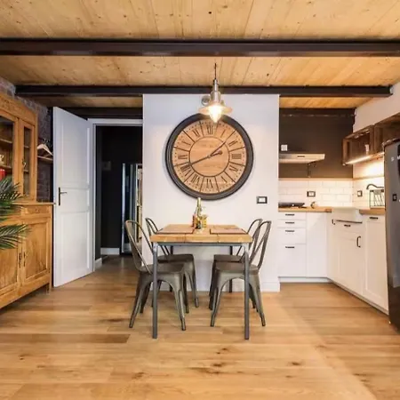 Apartamento Delightful Loft A Few Steps From Isola *