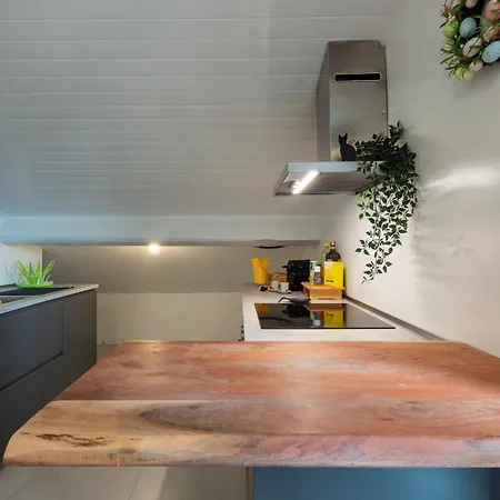 Apartment I Host - Jenner 14 *