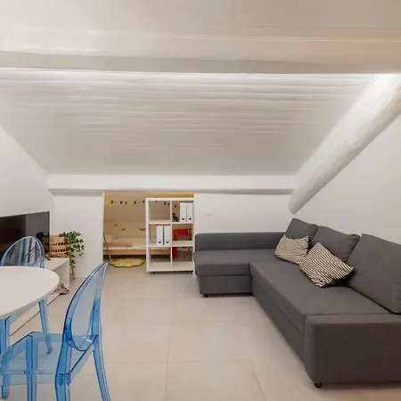 I Host - Jenner 14 *