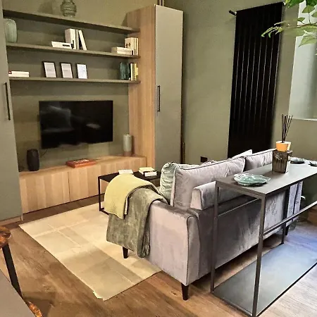 דירה Tree House - Stylish Loft In The Heart Of מילאנו