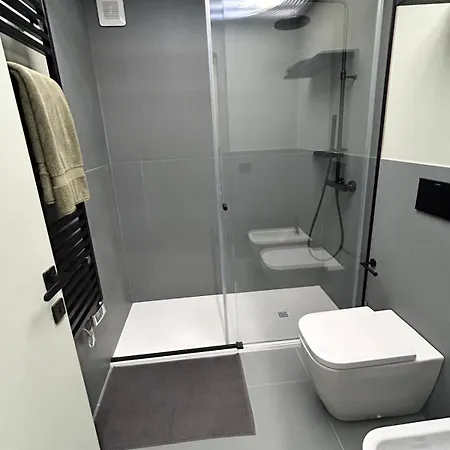 Tree House - Stylish Loft In The Heart Of דירה *