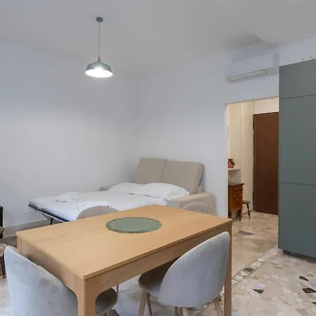 Oasi Urbana A Milano: Piazza Insubria * Mailand