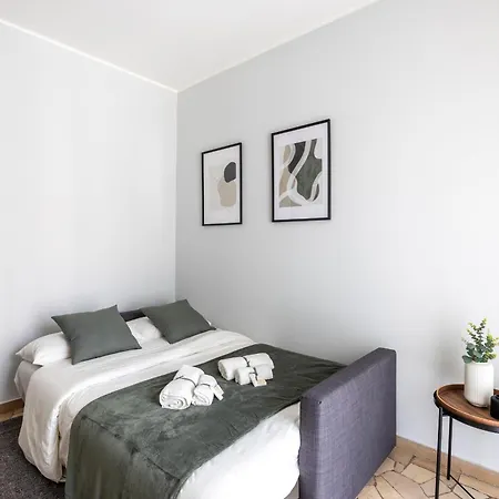 8 Min Dalla Metro Casa Elegante Con Netflix E Wifi Milano