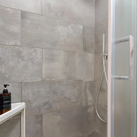 Tiny & Tidy In The Key Area Of Daire