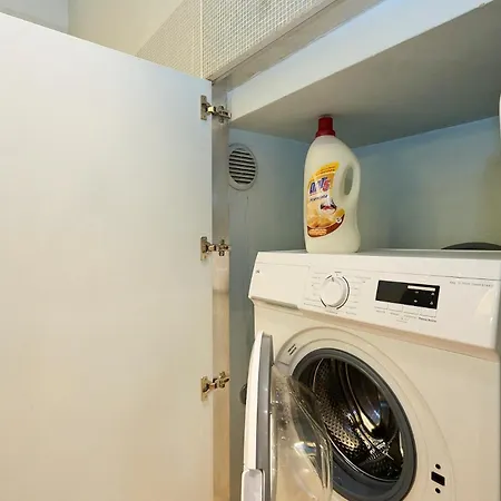 Appartement Luxury House - 2 Minutes Walk From Station Milaan