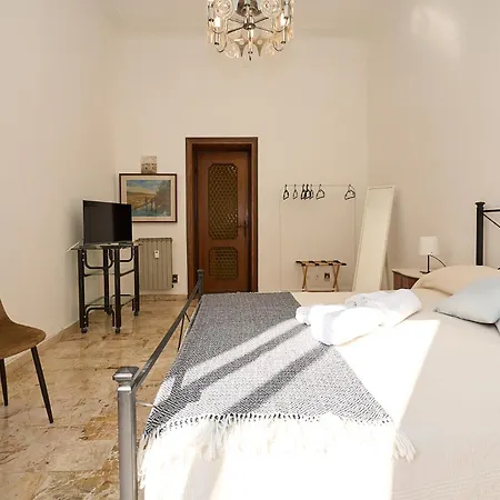 Vintage House - 2 Minutes Walk From Station Appartement