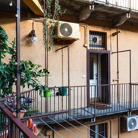 Youhosty - Navigli View Apartamento Milão