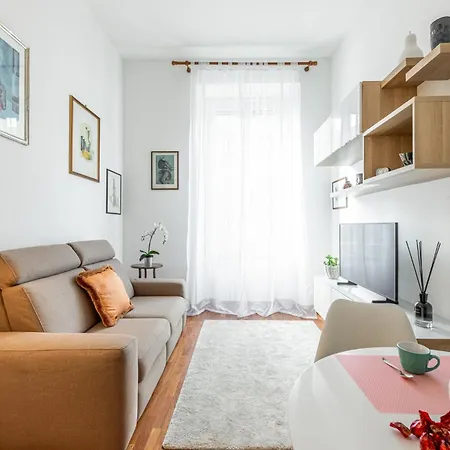 Luxury, Modern & Charming Near Station * Mediolan