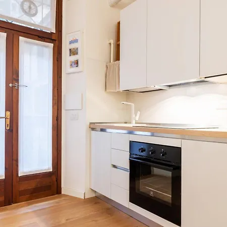 Apartment Quiet Two-room A Few Steps From Mm Ptvenezia Milan
