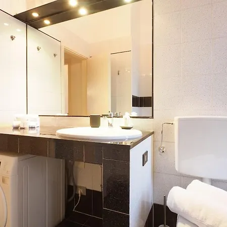 Cozy Two-bedroom In Citta Studi Area Apartament Mediolan