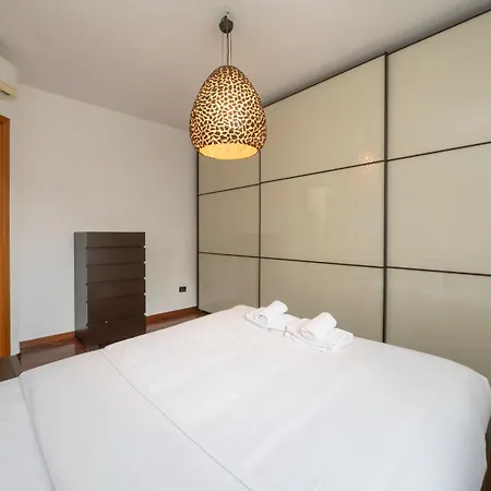 I Host - Savona 127 *