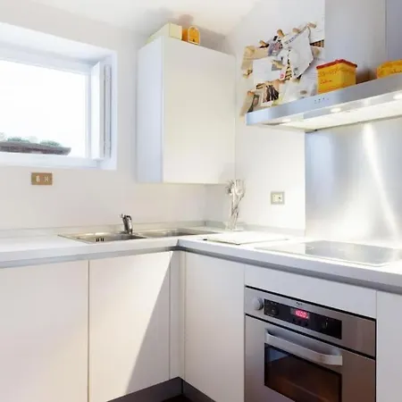 Апартаменты Walking To The Duomo From A Luxury Penthouse Милан