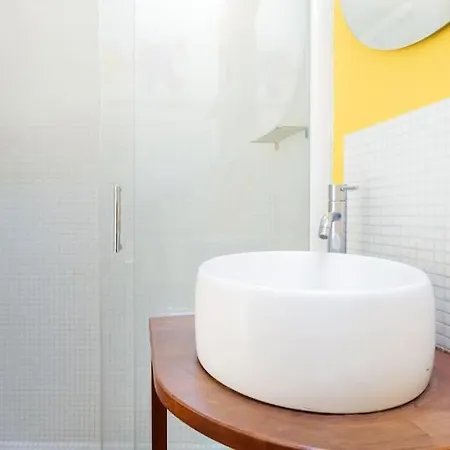 Walking To The Duomo From A Luxury Penthouse * Милан